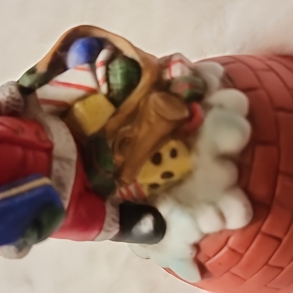 SANTA CLAUS  PORCELINE MUSICAL  BOX. WORKS WELL. - Picture 5 of 5